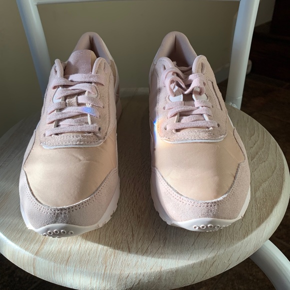 Women’a Reebok Lifestyle Casual shoes, brand new - Picture 1 of 5